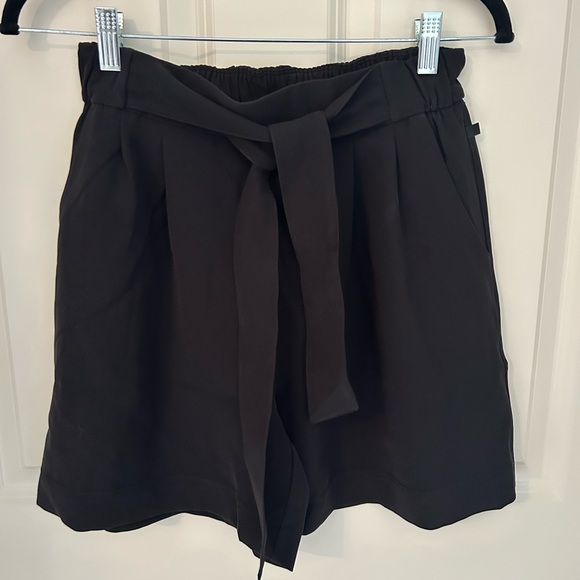 Lululemon Noir Short - Picture 3 of 4